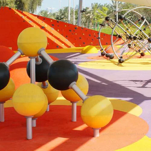 Pyramide de boules sous forme de molécule
